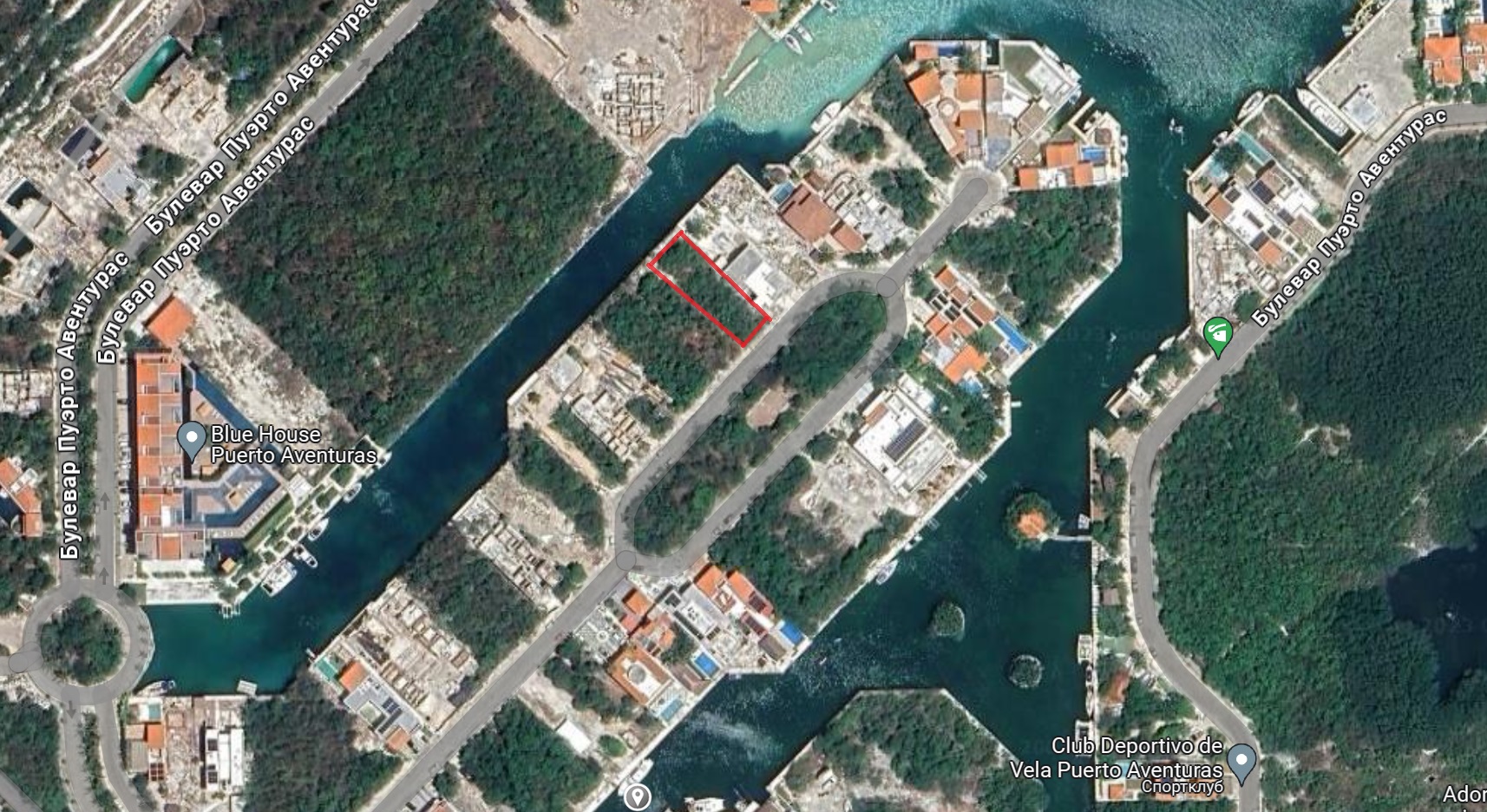 Terreno con muelle para yate en Puerto Aventuras