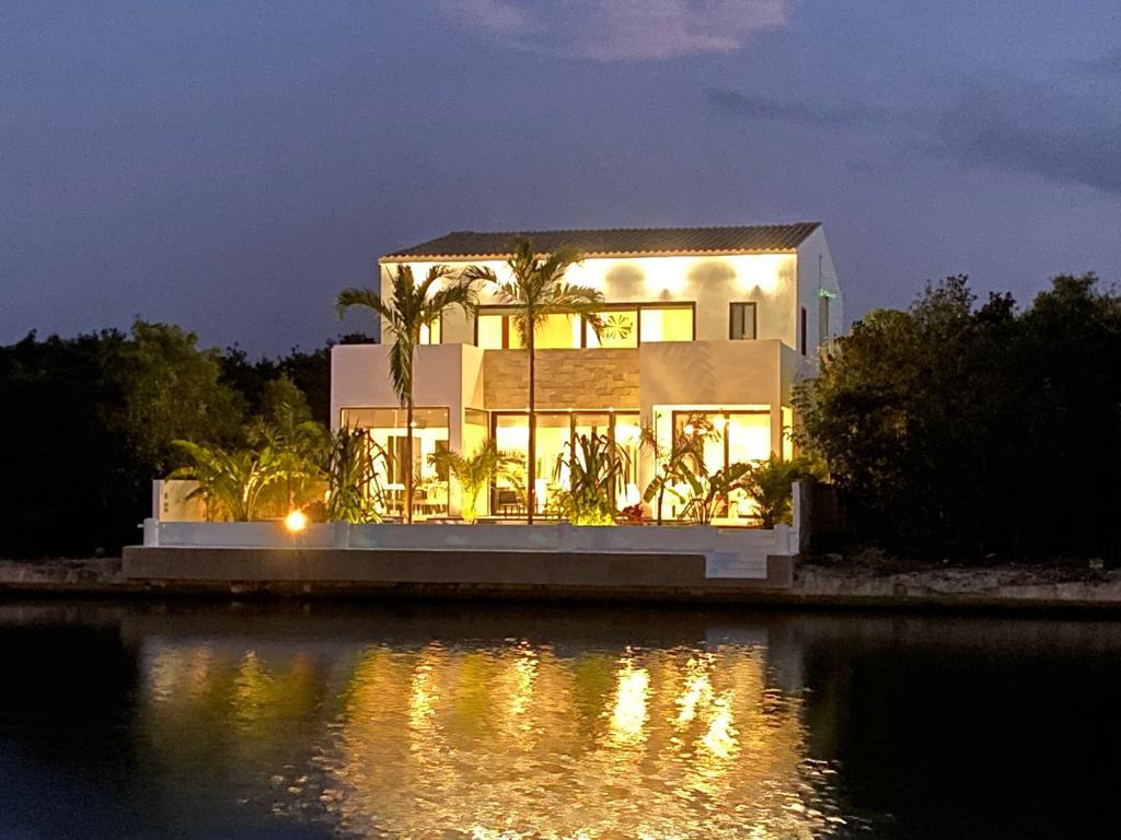 Villa de lujo de 5 recamaras CASA MARINA en venta en Pueto Aventuras