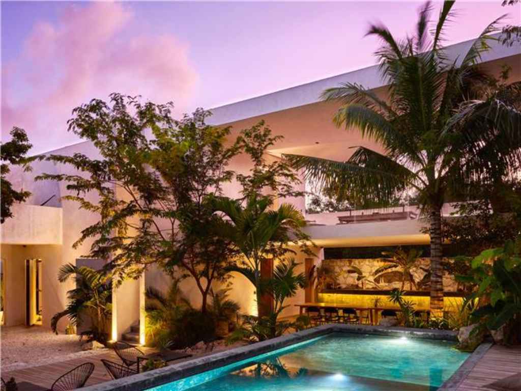 Villa nueva de 8 recamaras en renta en Tulum